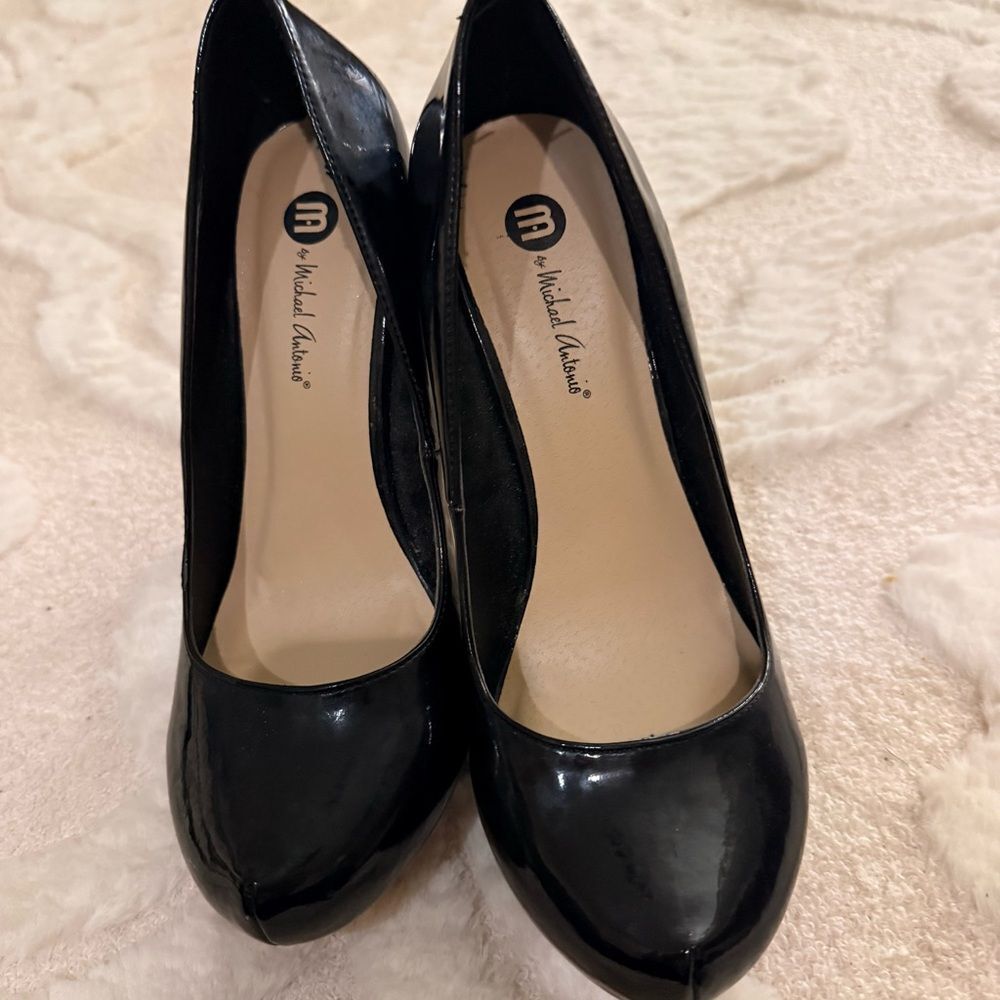 Michael Antonio Glossy Black Heels